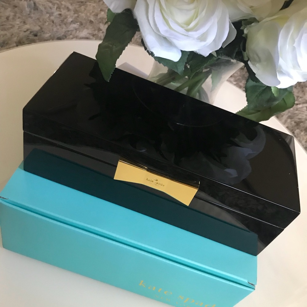 Jewelry box